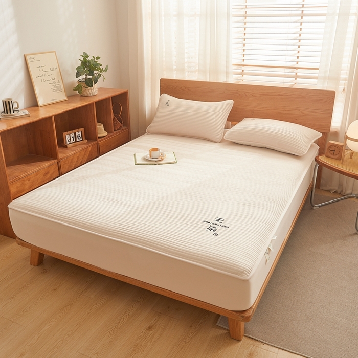 91家纺网 家纺一手货源 找家纺 鹿辉家居（原吉欧力） 2024新款无染刺绣夹棉床笠 无染卡其