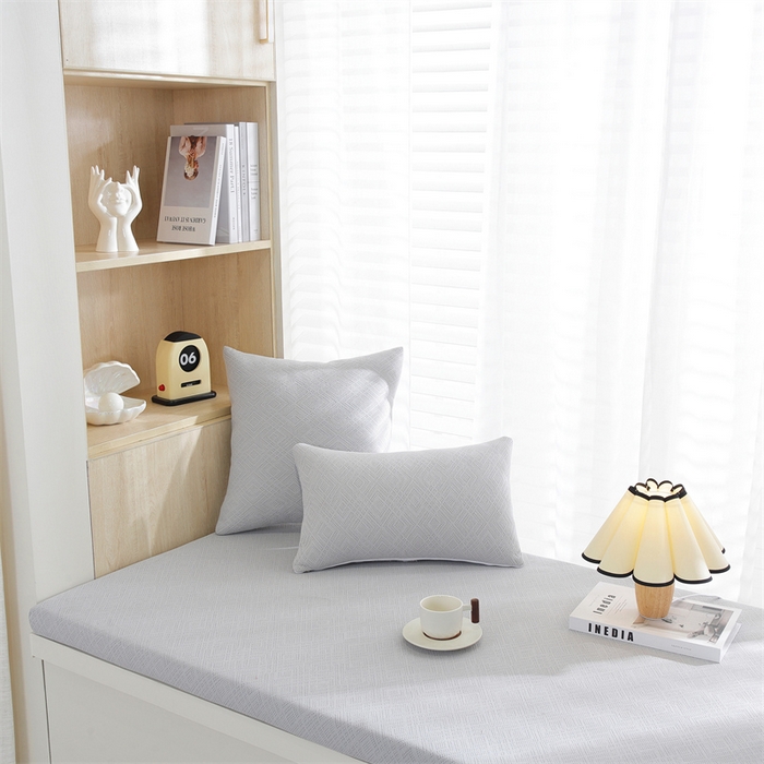 91家纺网 家纺一手货源 找家纺 共鸣沙发垫  2024新款5cm厚50D玉米粒绒回形格海绵飘窗垫 回形格灰色