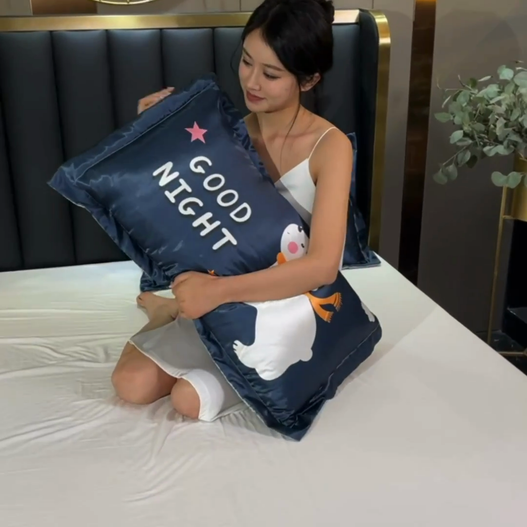 91家纺网 家纺一手货源 找家纺 梦舒羽 2025新款可水洗冰丝枕套宿舍单人凉爽枕头套 白白熊