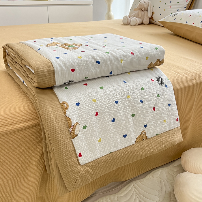 91家纺网 家纺一手货源 找家纺 安哆啦家纺 2024新款A类泡泡棉印花夏被四件套 爱心熊