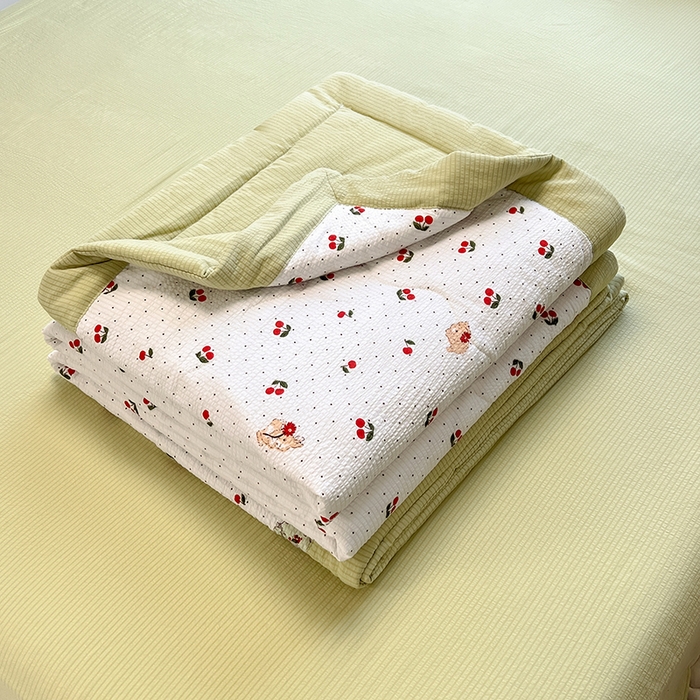 91家纺网 家纺一手货源 找家纺 安哆啦家纺 2024新款A类泡泡棉印花夏被四件套 樱桃兔