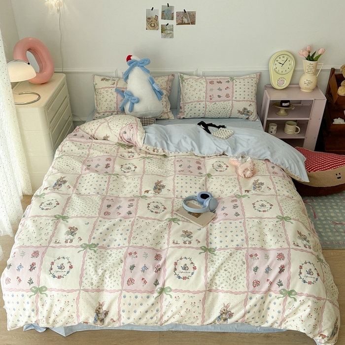 91家纺网 家纺一手货源 找家纺 昔可家纺 2024开春新款全棉印花卡通四件套 粉格子兔