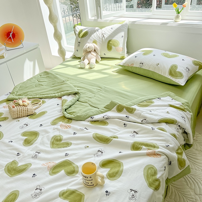 91家纺网 家纺一手货源 找家纺 安哆啦家纺 2024新款A类泡泡棉印花夏被四件套 爱心兔