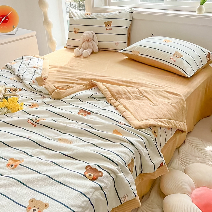 91家纺网 家纺一手货源 找家纺 安哆啦家纺 2024新款A类泡泡棉印花夏被四件套 小熊乐园