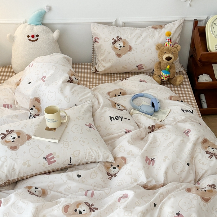 91家纺网 家纺一手货源 找家纺 昔可家纺 2024开春新款全棉印花卡通四件套 蝴蝶结小棕熊