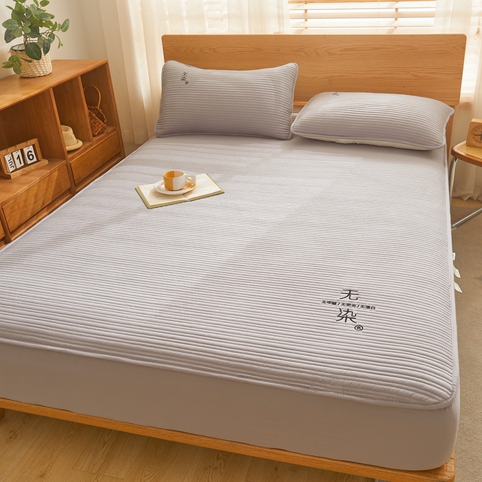 91家纺网 家纺一手货源 找家纺 鹿辉家居（原吉欧力） 2024新款无染刺绣夹棉床笠 无染深灰