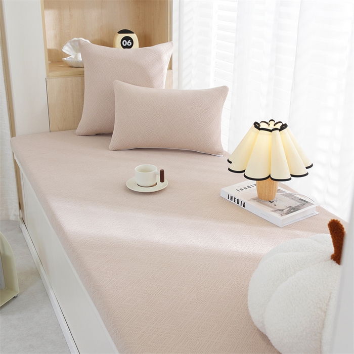 91家纺网 家纺一手货源 找家纺 共鸣沙发垫  2024新款5cm厚50D玉米粒绒回形格海绵飘窗垫 回形格浅咖