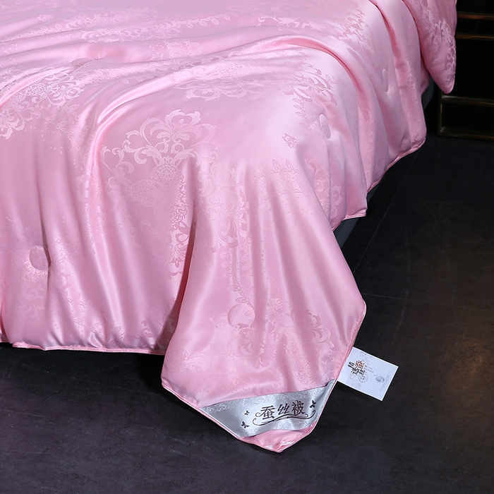 91家纺网 家纺一手货源 找家纺 恒鑫家纺 2025新款提花蚕丝夏凉被被子被芯 淑女粉