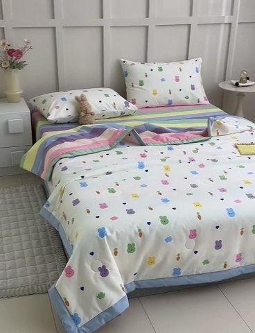 91家纺网 家纺一手货源 找家纺 怡家居 2024新款全棉印花手包边夏被四件套 七彩小兔