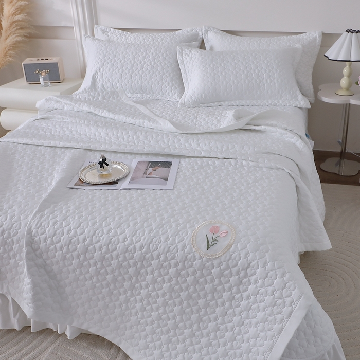 91家纺网 家纺一手货源 找家纺 佳梦家纺 2024新款花边天丝床盖三件套 冰雪绸天丝-纯白色