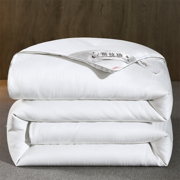 91家纺网 家纺一手货源 找家纺 恒鑫家纺 2025新款蚕丝被 白色