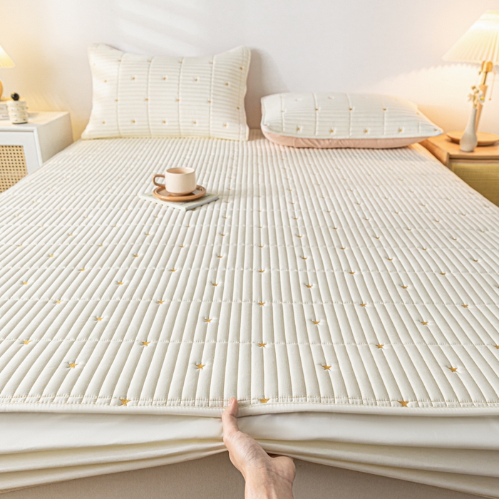 91家纺网 家纺一手货源 找家纺 鑫钰 新款刺绣防水床笠床垫保护罩床罩-星愿 星愿-雅白