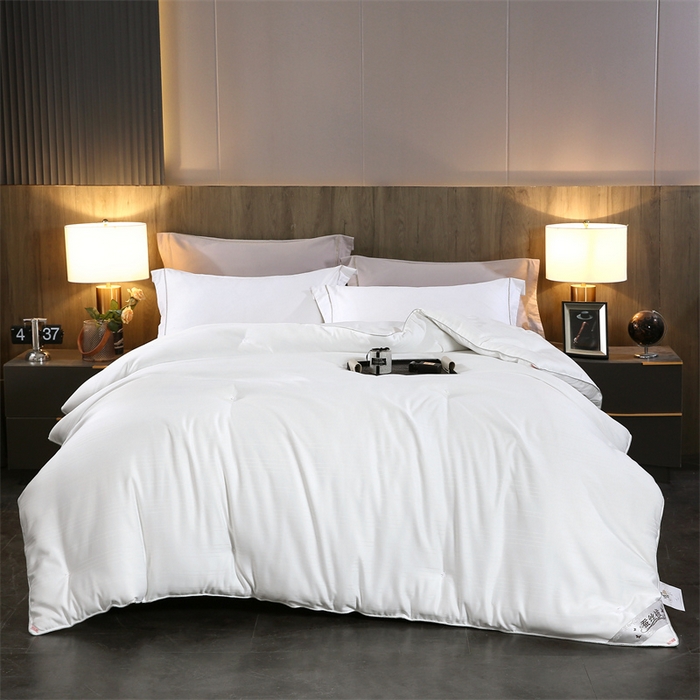 91家纺网 家纺一手货源 找家纺 恒鑫家纺 2025新款蚕丝被 白色