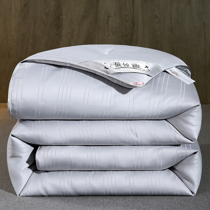 91家纺网 家纺一手货源 找家纺 恒鑫家纺 2025新款蚕丝被 灰色