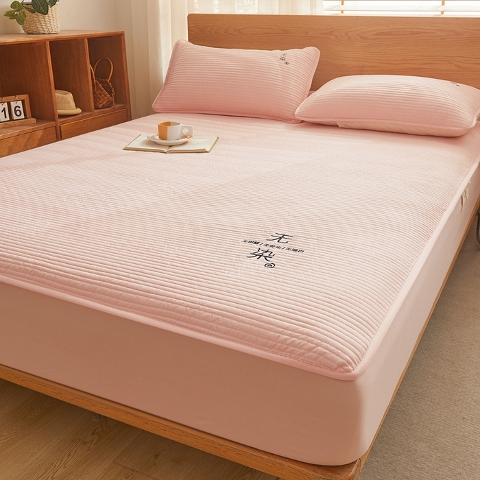 91家纺网 家纺一手货源 找家纺 鹿辉家居（原吉欧力） 2024新款无染刺绣夹棉床笠 无染浅粉