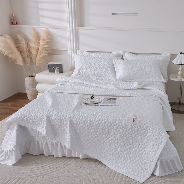 91家纺网 家纺一手货源 找家纺 佳梦家纺 2024新款花边天丝床盖三件套 冰雪绸天丝-纯白色