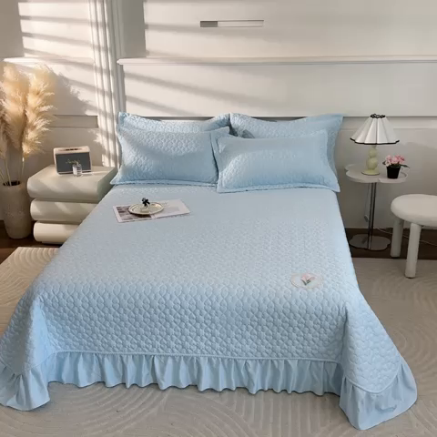 91家纺网 家纺一手货源 找家纺 佳梦家纺 2024新款花边天丝床盖三件套 冰雪绸天丝-天空蓝