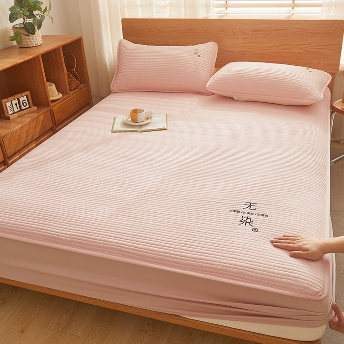 91家纺网 家纺一手货源 找家纺 鹿辉家居（原吉欧力） 2024新款无染刺绣夹棉床笠 无染浅粉