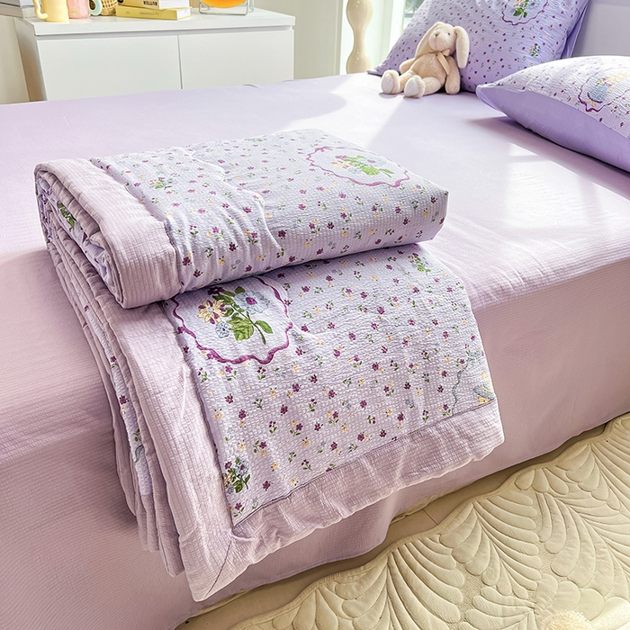 91家纺网 家纺一手货源 找家纺 安哆啦家纺 2024新款A类泡泡棉印花夏被四件套 庄园兔