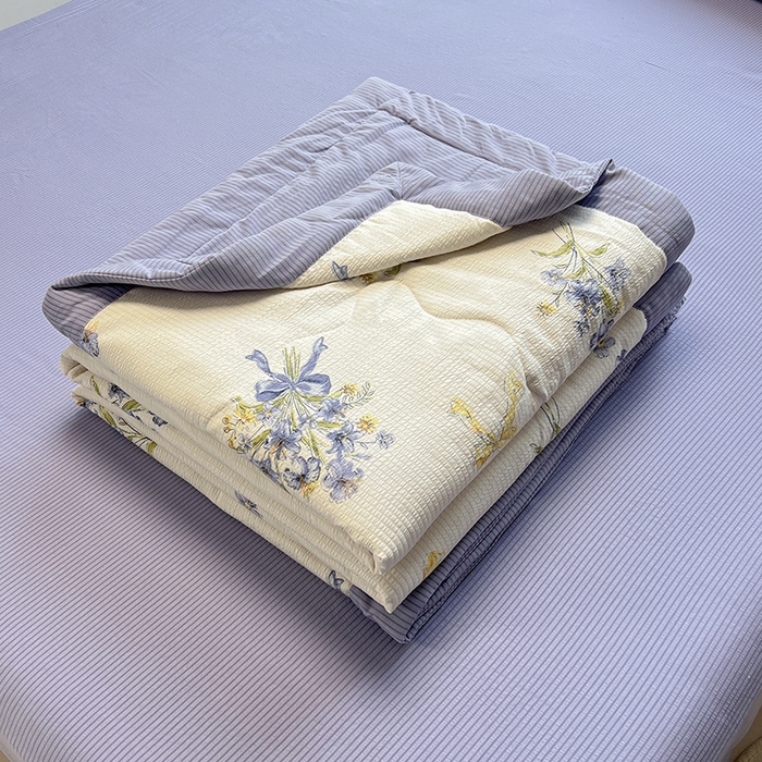 91家纺网 家纺一手货源 找家纺 安哆啦家纺 2024新款A类泡泡棉印花夏被四件套 君子兰