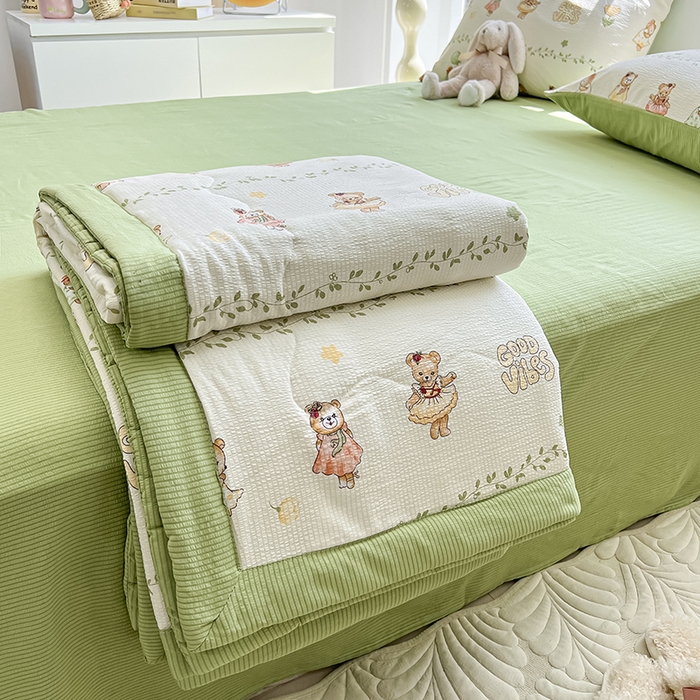 91家纺网 家纺一手货源 找家纺 安哆啦家纺 2024新款A类泡泡棉印花夏被四件套 束漫