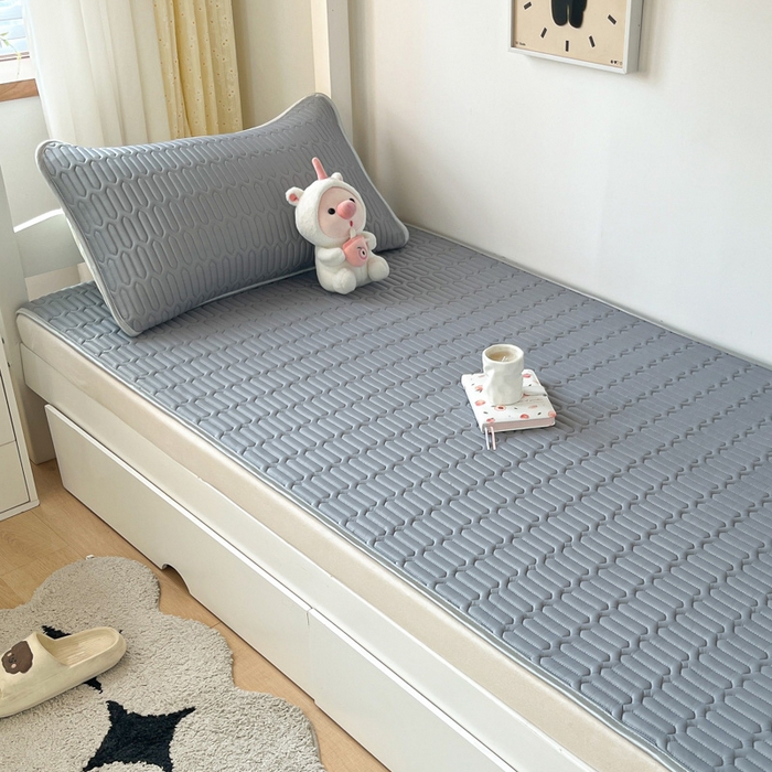 91家纺网 家纺一手货源 找家纺 东宇床垫 2025新款A类凉感丝乳胶学生凉席 冰山灰