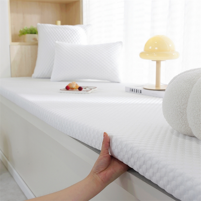 91家纺网 家纺一手货源 找家纺 共鸣沙发垫2024新款5cm厚50D凉豆豆海绵飘窗垫 凉豆豆米色