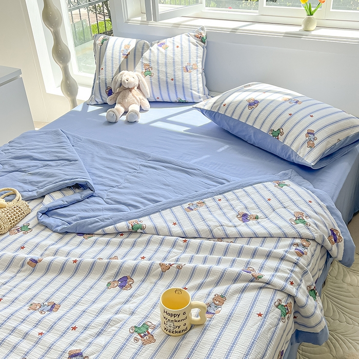 91家纺网 家纺一手货源 找家纺 安哆啦家纺 2024新款A类泡泡棉印花夏被四件套 线条熊