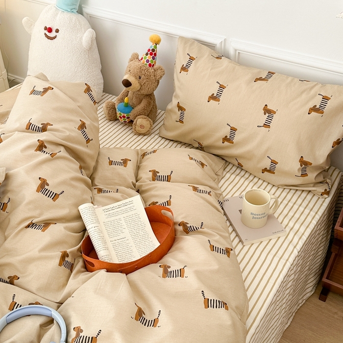 91家纺网 家纺一手货源 找家纺 昔可家纺 2024开春新款全棉印花卡通四件套 小修狗