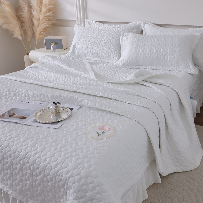 91家纺网 家纺一手货源 找家纺 佳梦家纺 2024新款花边天丝床盖三件套 冰雪绸天丝-纯白色