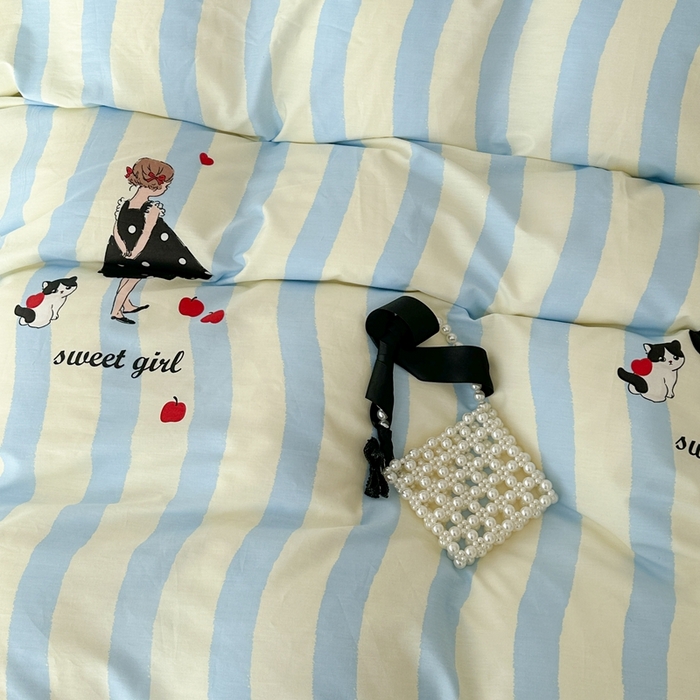 91家纺网 家纺一手货源 找家纺 昔可家纺 2024开春新款全棉印花卡通四件套 蓝条女孩