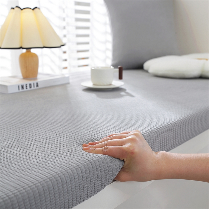 91家纺网 家纺一手货源 找家纺 共鸣沙发垫  2024新款5cm厚50D玉米粒绒回形格海绵飘窗垫 玉米粒绒灰色