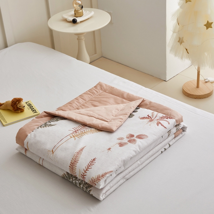 91家纺网 家纺一手货源 找家纺 怡家居 2024新款全棉印花手包边夏被四件套 羽兮