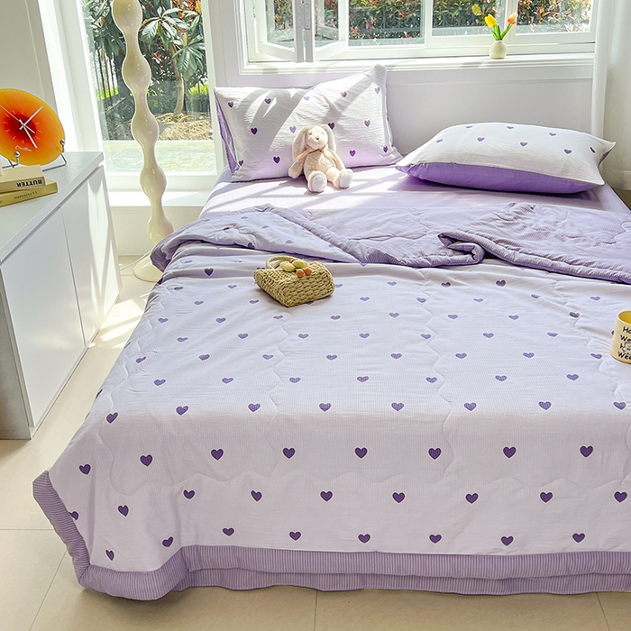 91家纺网 家纺一手货源 找家纺 安哆啦家纺 2024新款A类泡泡棉印花夏被四件套 紫爱心