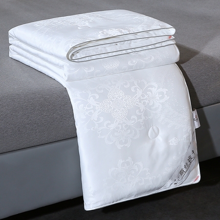 91家纺网 家纺一手货源 找家纺 恒鑫家纺 2025新款提花蚕丝夏凉被被子被芯 月光白