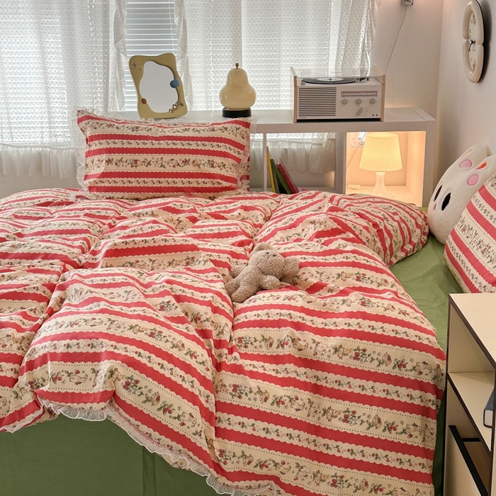 91家纺网 家纺一手货源 找家纺 昔可家纺 2024新款全棉仙仙雪纺纱花边四件套 红色竖条花