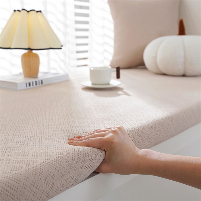 91家纺网 家纺一手货源 找家纺 共鸣沙发垫  2024新款5cm厚50D玉米粒绒回形格海绵飘窗垫 回形格浅咖