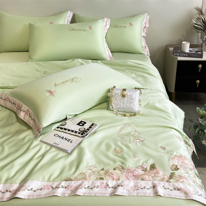 91家纺网 家纺一手货源 找家纺 2024新款燕窝蛋白刺绣A类雪莲天丝数码边夏被四件套 水绿