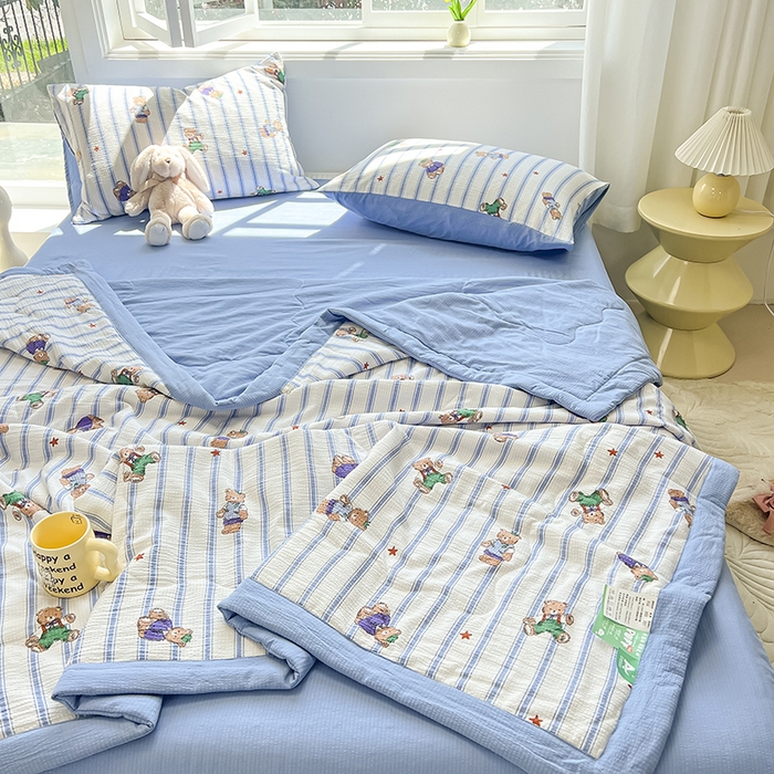 91家纺网 家纺一手货源 找家纺 安哆啦家纺 2024新款A类泡泡棉印花夏被四件套 线条熊