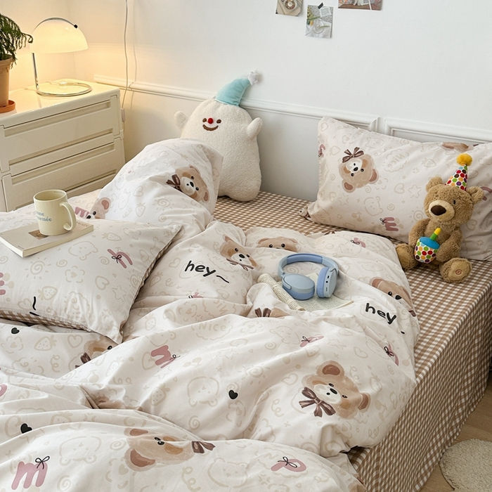 91家纺网 家纺一手货源 找家纺 昔可家纺 2024开春新款全棉印花卡通四件套 蝴蝶结小棕熊