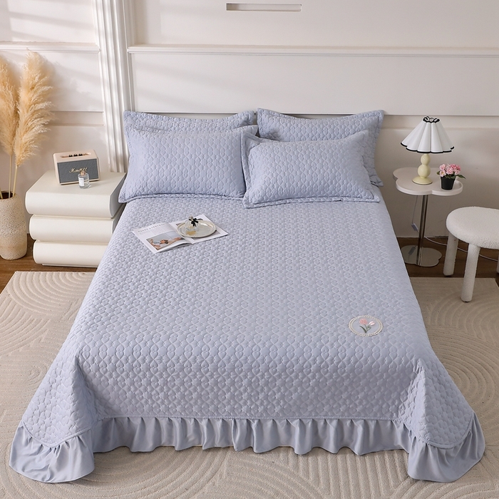 91家纺网 家纺一手货源 找家纺 佳梦家纺 2024新款花边天丝床盖三件套 冰雪绸天丝-浅灰色