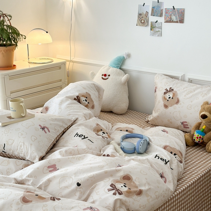 91家纺网 家纺一手货源 找家纺 昔可家纺 2024开春新款全棉印花卡通四件套 蝴蝶结小棕熊