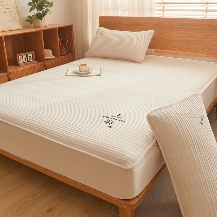 91家纺网 家纺一手货源 找家纺 鹿辉家居（原吉欧力） 2024新款无染刺绣夹棉床笠 无染卡其