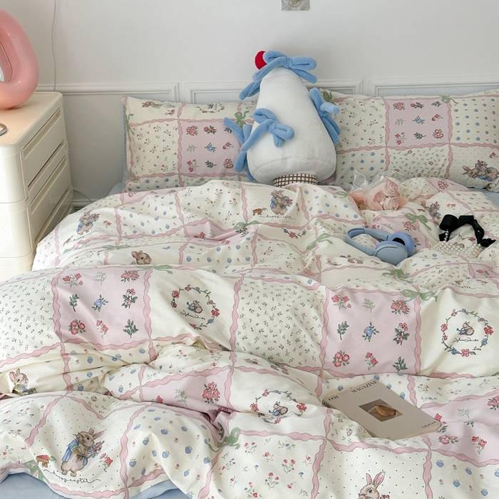 91家纺网 家纺一手货源 找家纺 昔可家纺 2024开春新款全棉印花卡通四件套 粉格子兔