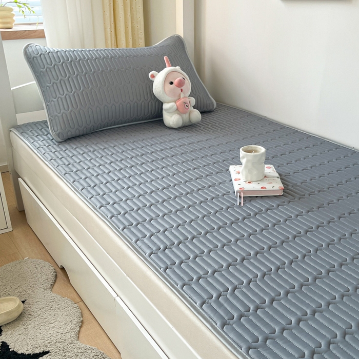 91家纺网 家纺一手货源 找家纺 东宇床垫 2025新款A类凉感丝乳胶学生凉席 冰山灰