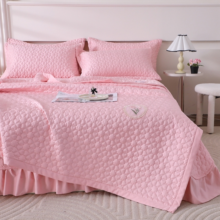 91家纺网 家纺一手货源 找家纺 佳梦家纺 2024新款花边天丝床盖三件套 冰雪绸天丝-樱花粉