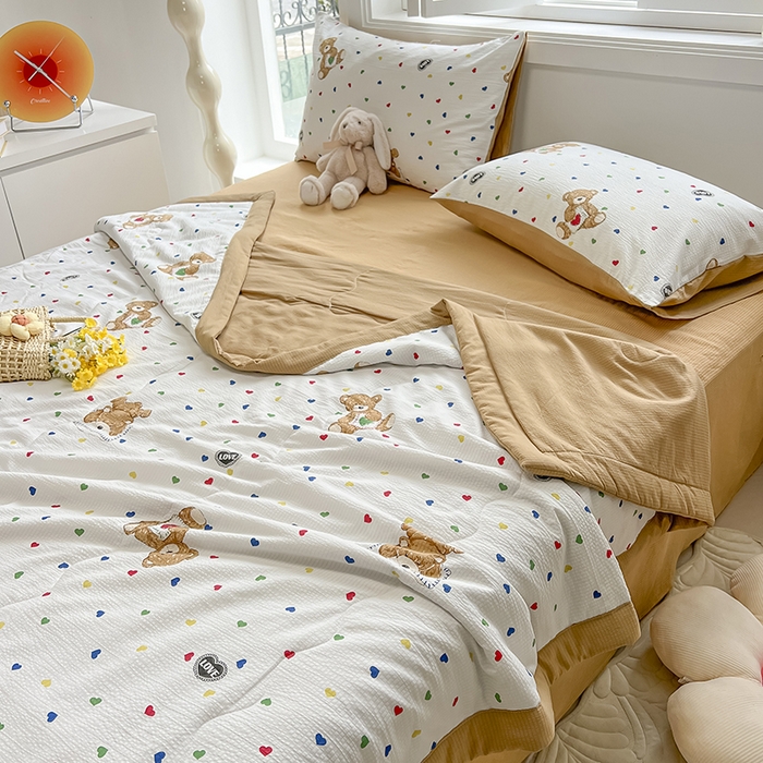 91家纺网 家纺一手货源 找家纺 安哆啦家纺 2024新款A类泡泡棉印花夏被四件套 爱心熊