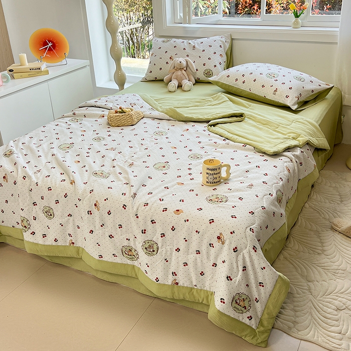 91家纺网 家纺一手货源 找家纺 安哆啦家纺 2024新款A类泡泡棉印花夏被四件套 樱桃兔