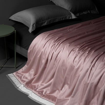 91家纺网 家纺一手货源 找家纺 （总）CINNY馨宜 2025新款140支LF长绒棉混纺 99%大豆填充 棉夏被（星河）