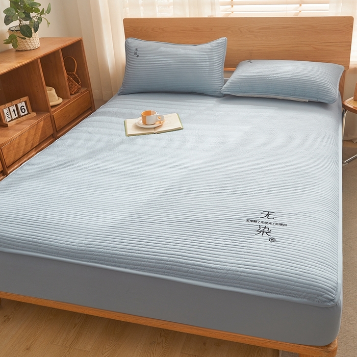 91家纺网 家纺一手货源 找家纺 鹿辉家居（原吉欧力） 2024新款无染刺绣夹棉床笠 无染雾蓝